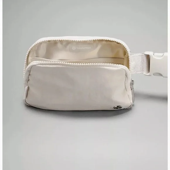 Lululemon Everywhere Belt Bag opal white - Picture 2 of 5